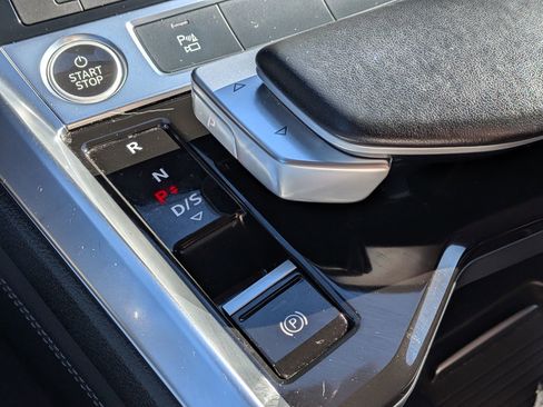 Used 2022 Audi e-tron Premium w/ Convenience Plus Package image 23