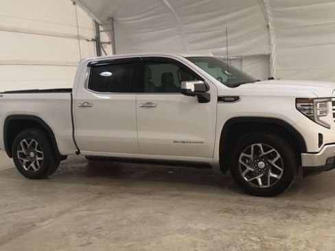 Used 2024 GMC Sierra 1500 SLT w/ SLT Premium Plus Package AWD/4WD image 6