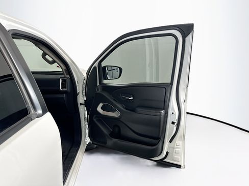 Used 2023 Nissan Frontier SV w/ Technology Package image 32