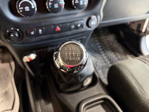 Used 2012 Jeep Wrangler Rubicon w/ PWR Convenience Group AWD/4WD image 20
