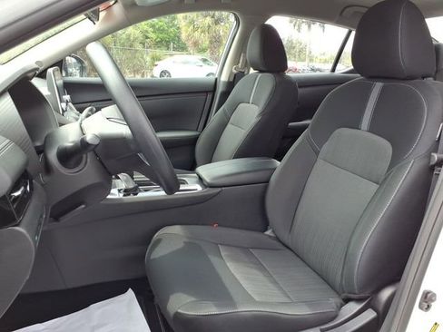 Used 2025 Nissan Sentra SV w/ Trunk Package FWD image 5