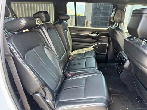 Used 2024 Jeep Wagoneer L Series II w/ Flexible Seating Group AWD/4WD image 11
