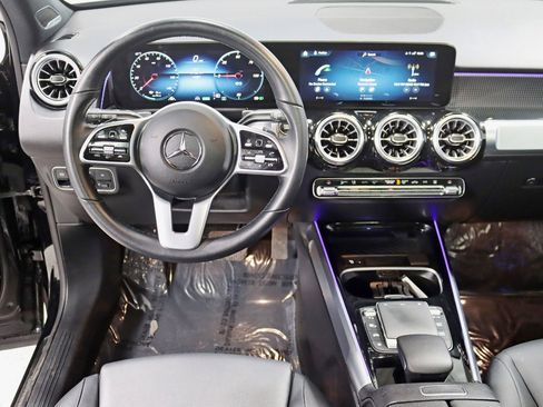 Used 2022 Mercedes-Benz EQB 300 4MATIC w/ Pinnacle Package image 15