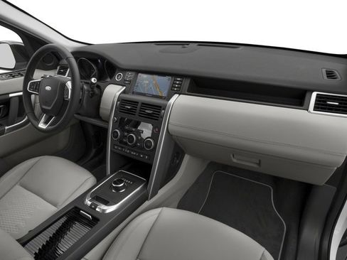 Used 2018 Land Rover Discovery Sport SE image 16