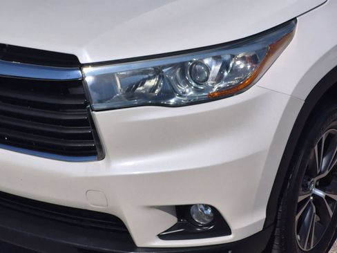 Used 2016 Toyota Highlander XLE AWD/4WD image 11