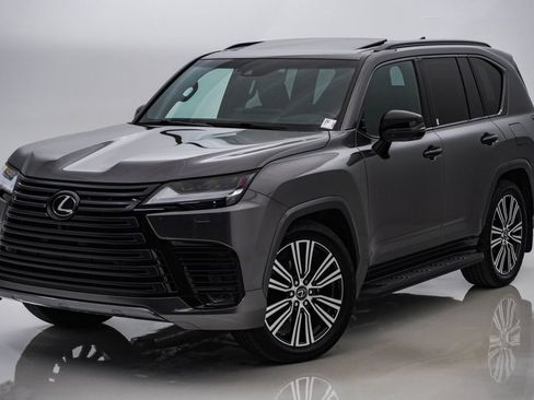 Used 2023 Lexus LX 600 4WD w/ Appearance Package image 3