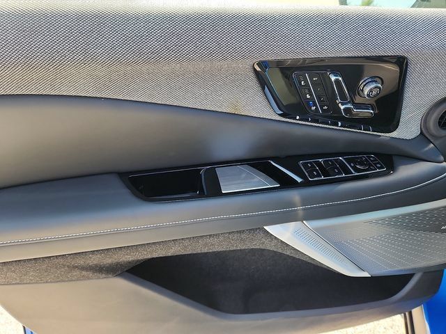 Certified 2025 Cadillac Optiq Luxury 2 AWD/4WD image 12