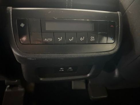 Used 2022 Nissan Pathfinder SV AWD/4WD image 19