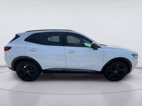 Used 2022 Buick Envision Essence w/ Technology Package II FWD image 2