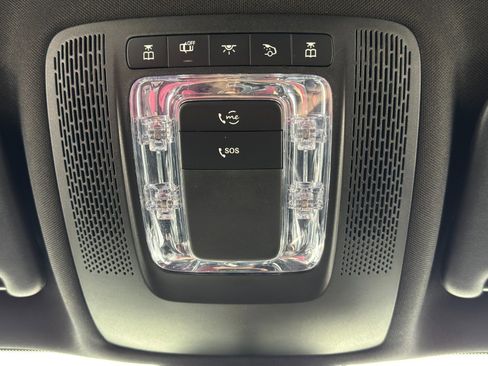 Used 2022 Mercedes-Benz GLB 250 w/ Premium Package image 34