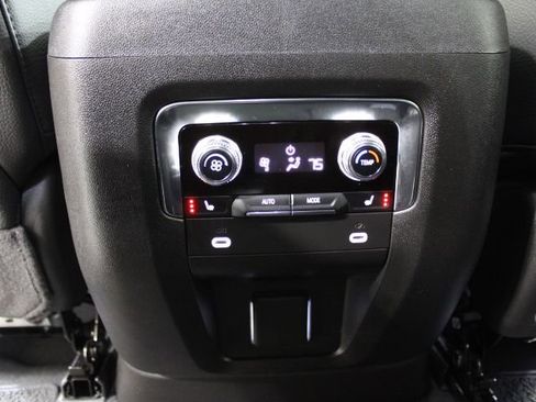 Used 2024 GMC Yukon XL Denali image 24