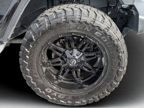 Used 2020 Jeep Gladiator Overland image 9