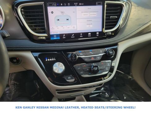 Used 2023 Chrysler Pacifica Touring-L image 26