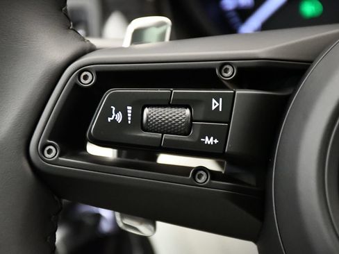 Certified 2026 Porsche Macan Turbo AWD/4WD image 28