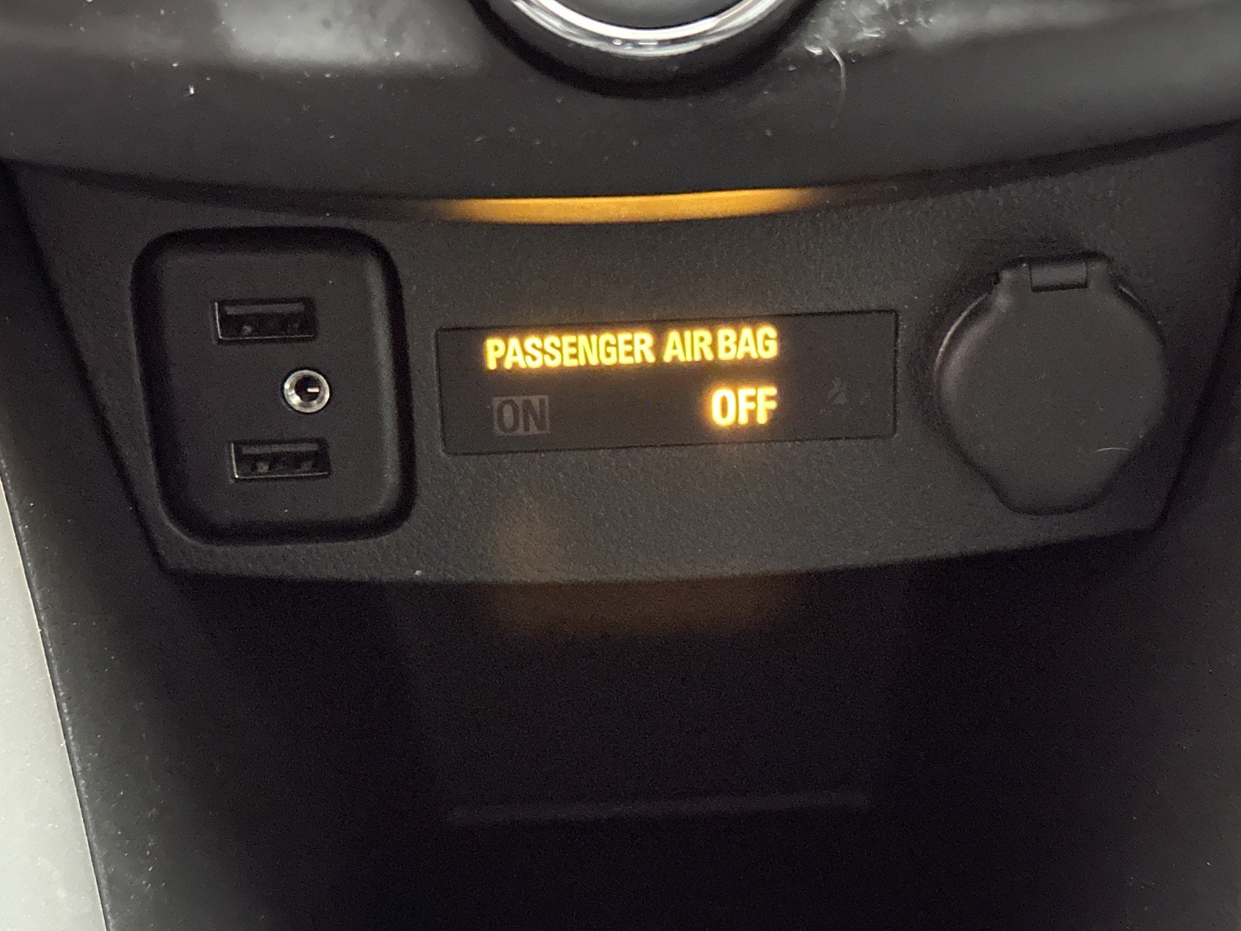 Used 2022 Chevrolet Trax LT w/ LT Convenience Package AWD/4WD image 34