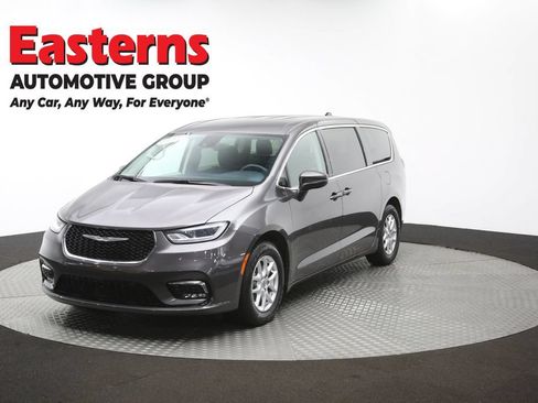 Used 2023 Chrysler Pacifica Touring-L FWD image 56