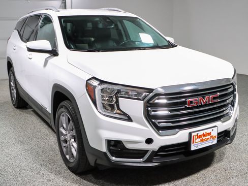 Used 2024 GMC Terrain SLT AWD/4WD image 5