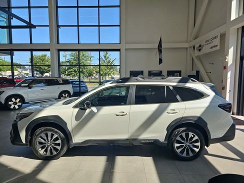 Used 2023 Subaru Outback Limited AWD/4WD image 4