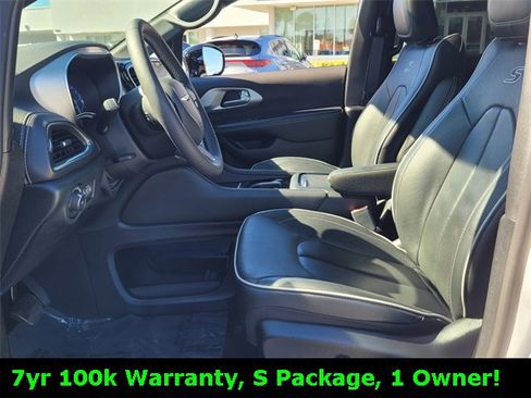 Used 2024 Chrysler Pacifica Limited w/ S Appearance Package image 10