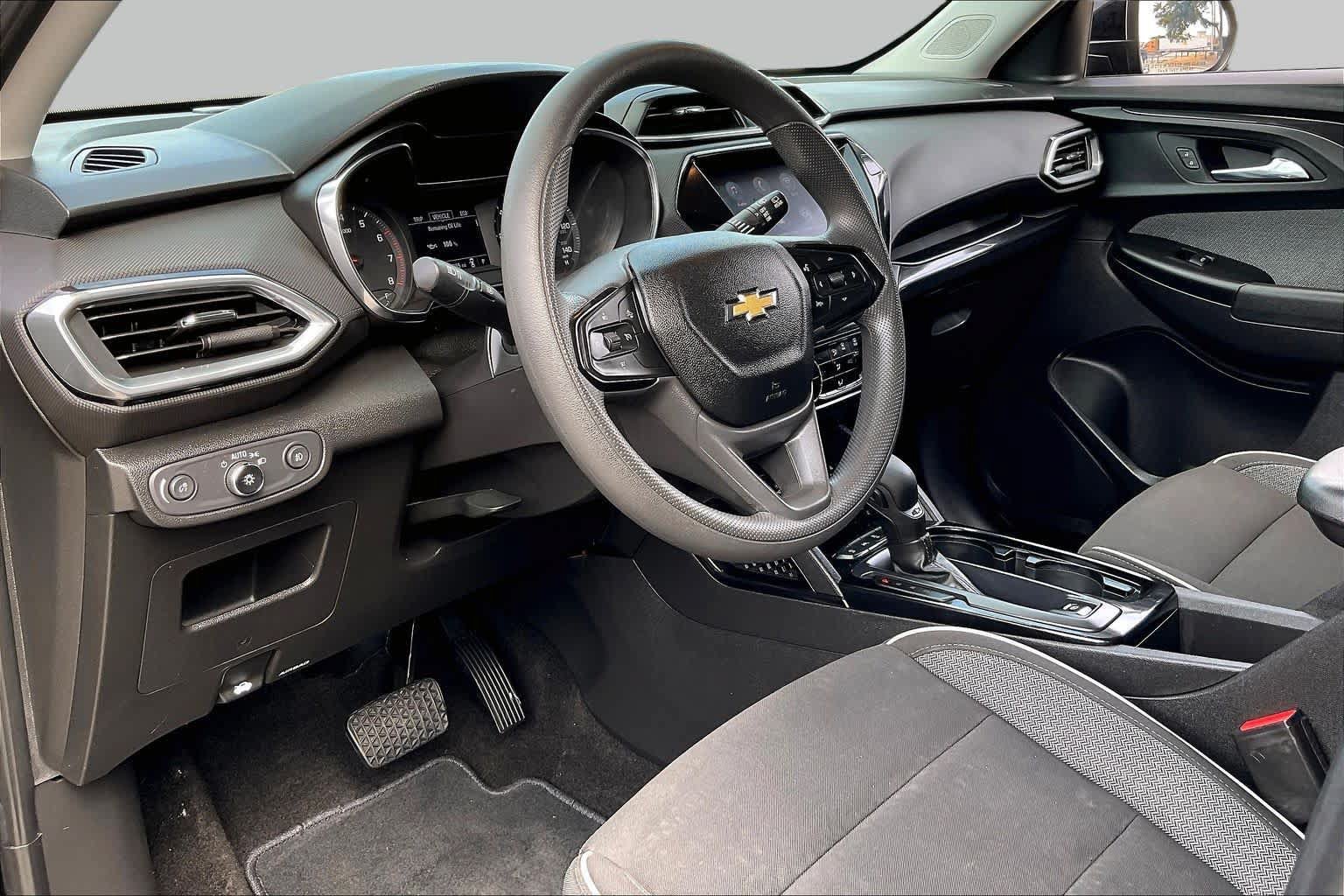 Used 2021 Chevrolet TrailBlazer LT w/ Convenience Package FWD image 16