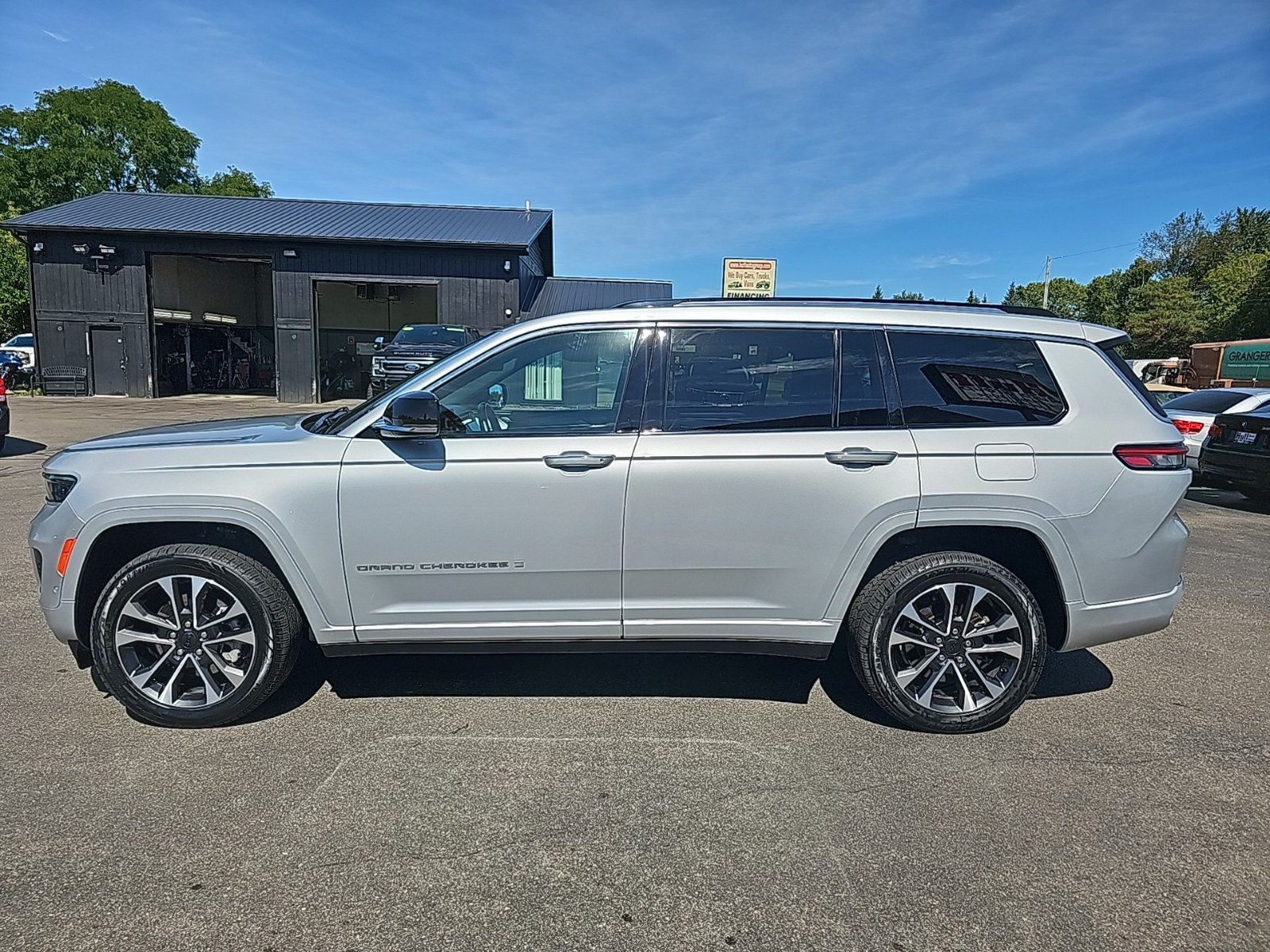Used 2021 Jeep Grand Cherokee L Overland w/ Luxury Tech Group IV AWD/4WD image 6