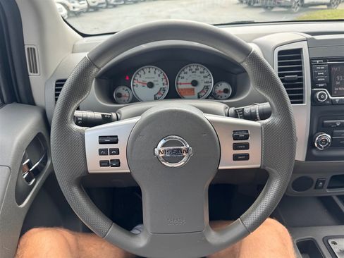 Used 2018 Nissan Frontier SV image 12