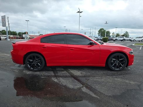 Used 2022 Dodge Charger SXT w/ Blacktop Package RWD image 4