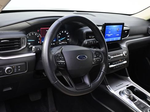 Used 2020 Ford Explorer XLT w/ Equipment Group 202A AWD/4WD image 11