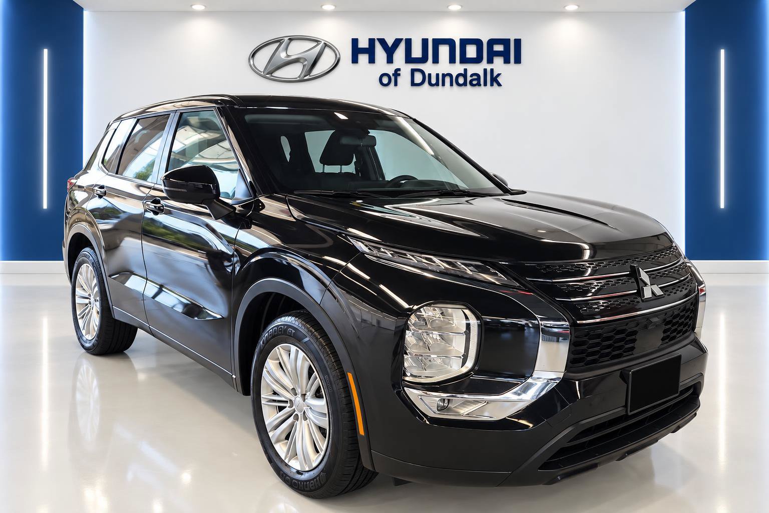 Used 2023 Mitsubishi Outlander ES FWD image 3