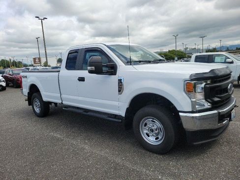 Used 2022 Ford F250 XL w/ Power Equipment Group AWD/4WD image 2