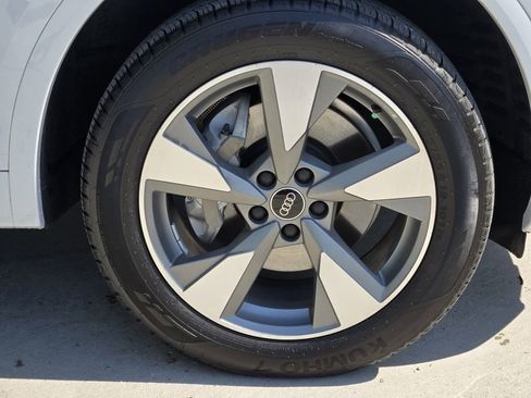 Certified 2025 Audi Q5 2.0T Premium Plus image 16