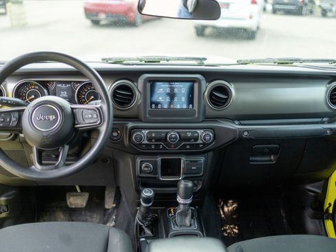 Used 2023 Jeep Gladiator Sport image 32