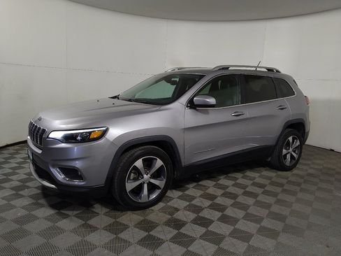Used 2019 Jeep Cherokee Limited FWD image 2
