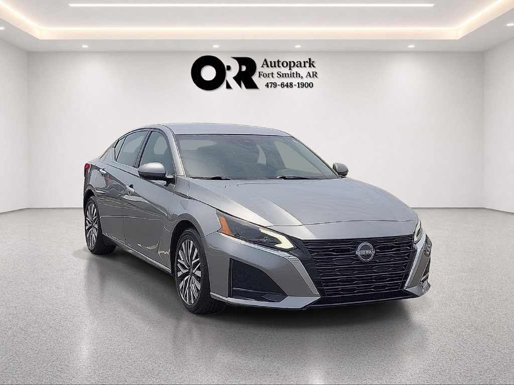 Used 2023 Nissan Altima 2.5 SV FWD image 1