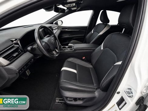 Used 2025 Toyota Camry SE w/ Convenience Package FWD image 10