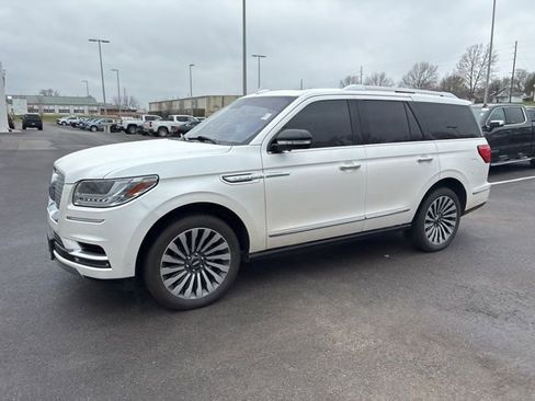 Used 2019 Lincoln Navigator Reserve image 2