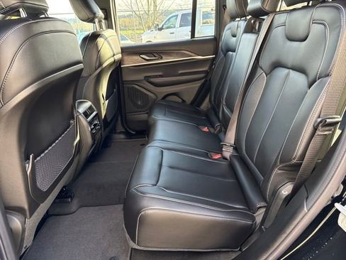 New 2025 Jeep Grand Cherokee Limited w/ Black Appearance Package image 13