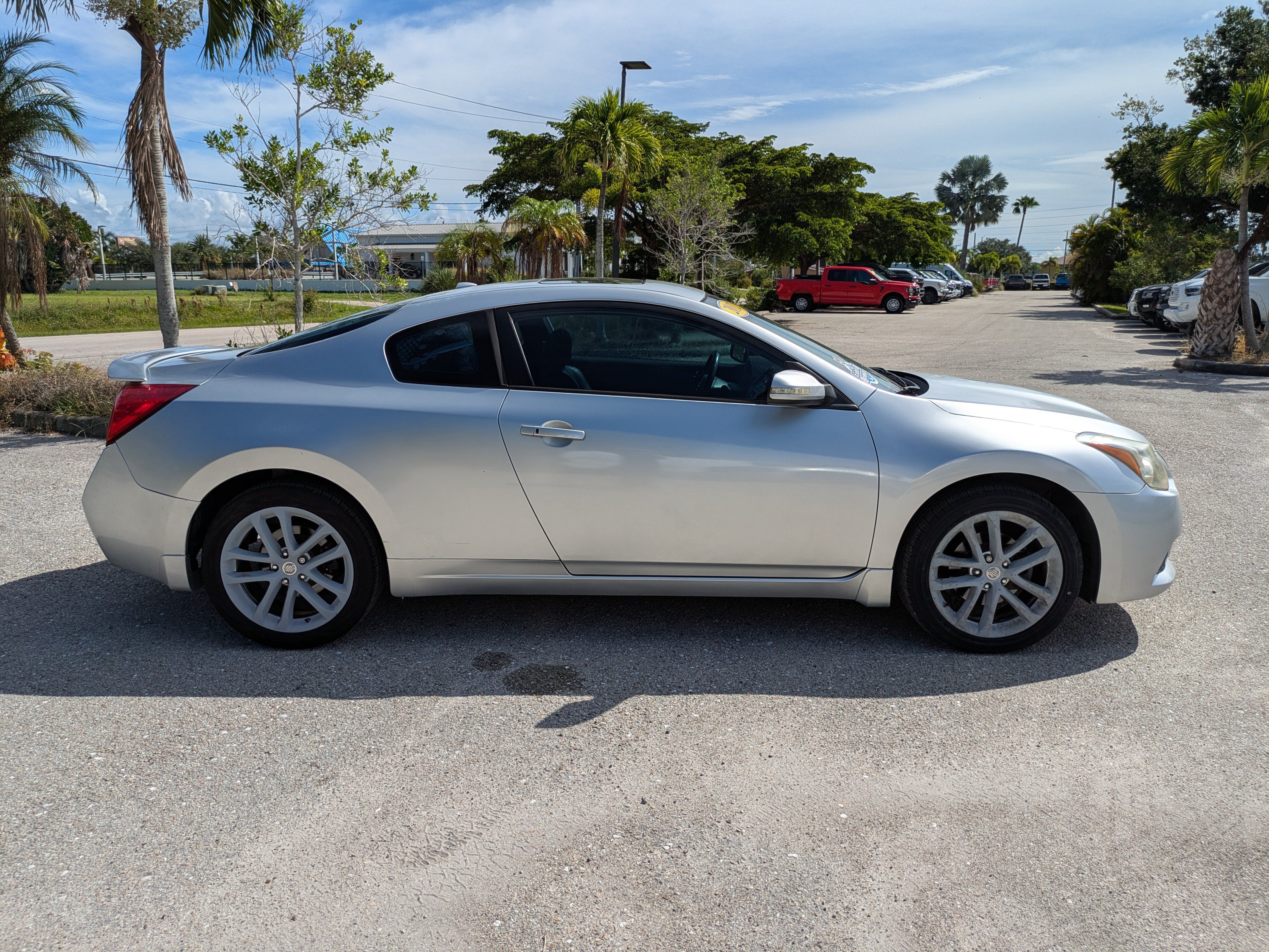 Used 2012 Nissan Altima 3.5 SR w/ 3.5SR Premium Pkg FWD image 6