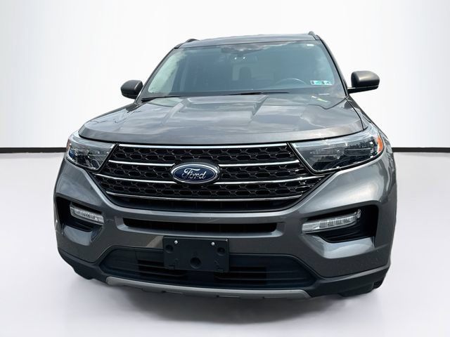 Certified 2022 Ford Explorer XLT w/ Equipment Group 202A AWD/4WD image 3