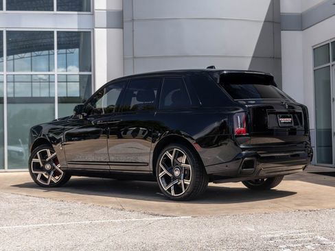 Certified 2025 Rolls-Royce Cullinan Black Badge w/ Leather Finishing Pack AWD/4WD image 11