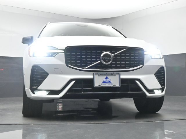 Used 2024 Volvo XC60 B5 Plus w/ Protection Package Premier AWD/4WD image 11