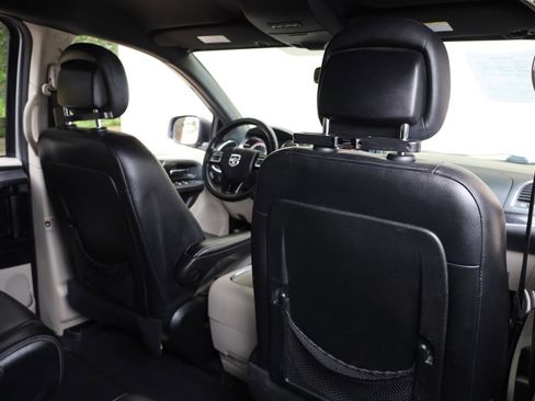 Used 2017 Dodge Grand Caravan SXT FWD image 19