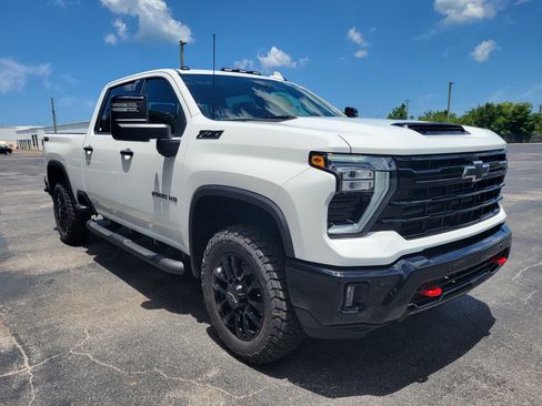 Used 2026 Chevrolet Silverado 2500 LTZ w/ LTZ Plus Package AWD/4WD image 3