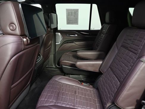 Used 2024 Cadillac Escalade Sport Platinum w/ LPO, ONYX Package AWD/4WD image 22
