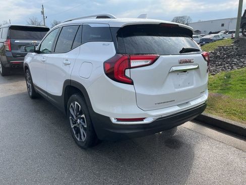 Used 2022 GMC Terrain SLT w/ Infotainment Package II image 4