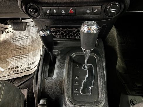 Used 2017 Jeep Wrangler Unlimited Sahara w/ Connectivity Group AWD/4WD image 21