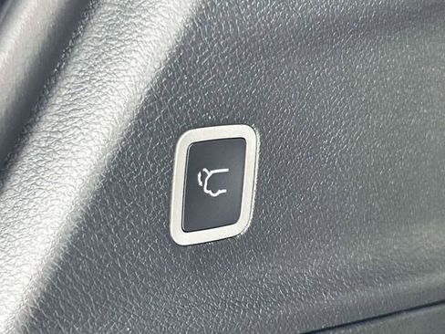 New 2026 Chrysler Pacifica Select FWD image 21