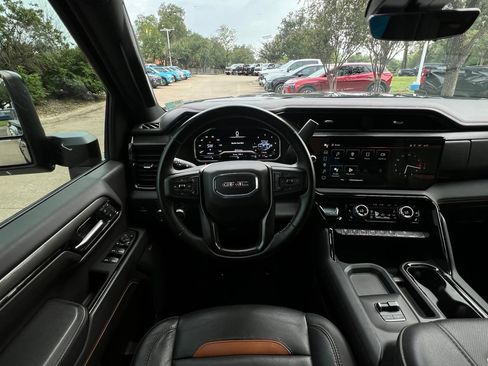 Used 2024 GMC Sierra 2500 AT4 w/ AT4 Premium Plus Package AWD/4WD image 11