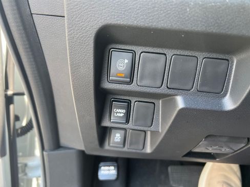 Used 2025 Nissan Frontier S RWD image 13