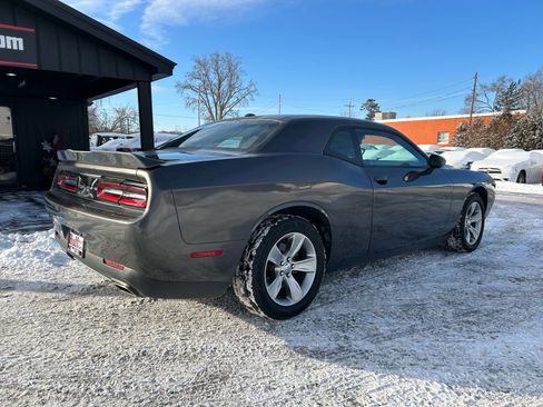 Used 2021 Dodge Challenger SXT image 9